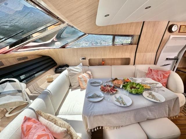 Motoryacht 21 Avec Equipage Hotel Barcelona Eksteriør billede