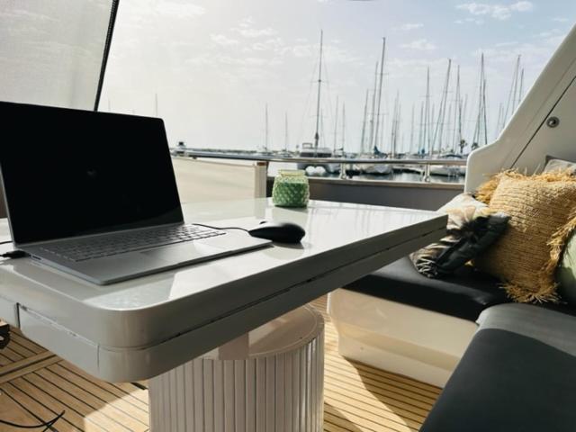 Motoryacht 21 Avec Equipage Hotel Barcelona Eksteriør billede