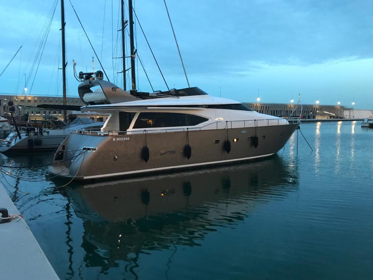 Motoryacht 21 Avec Equipage Hotel Barcelona Eksteriør billede